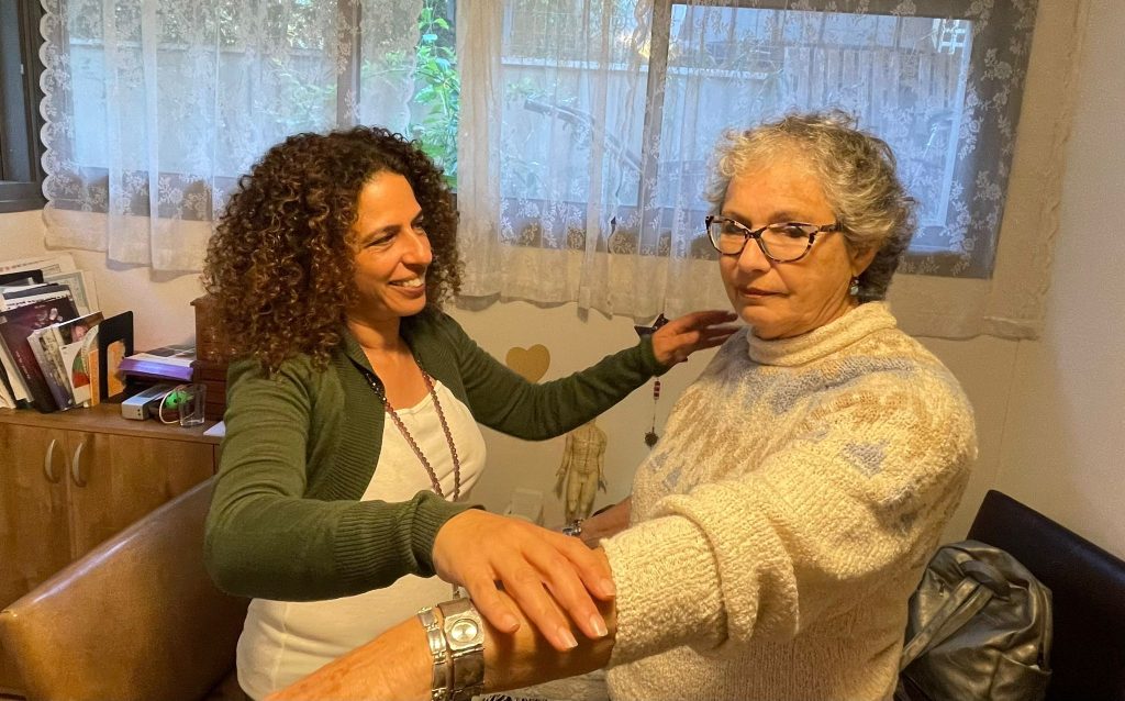 סיגל מבצעת מבדק שריר